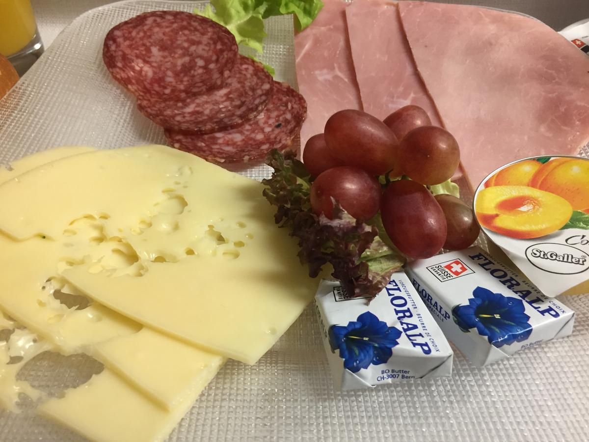 Zum Goldenen Kreuz Herberg *